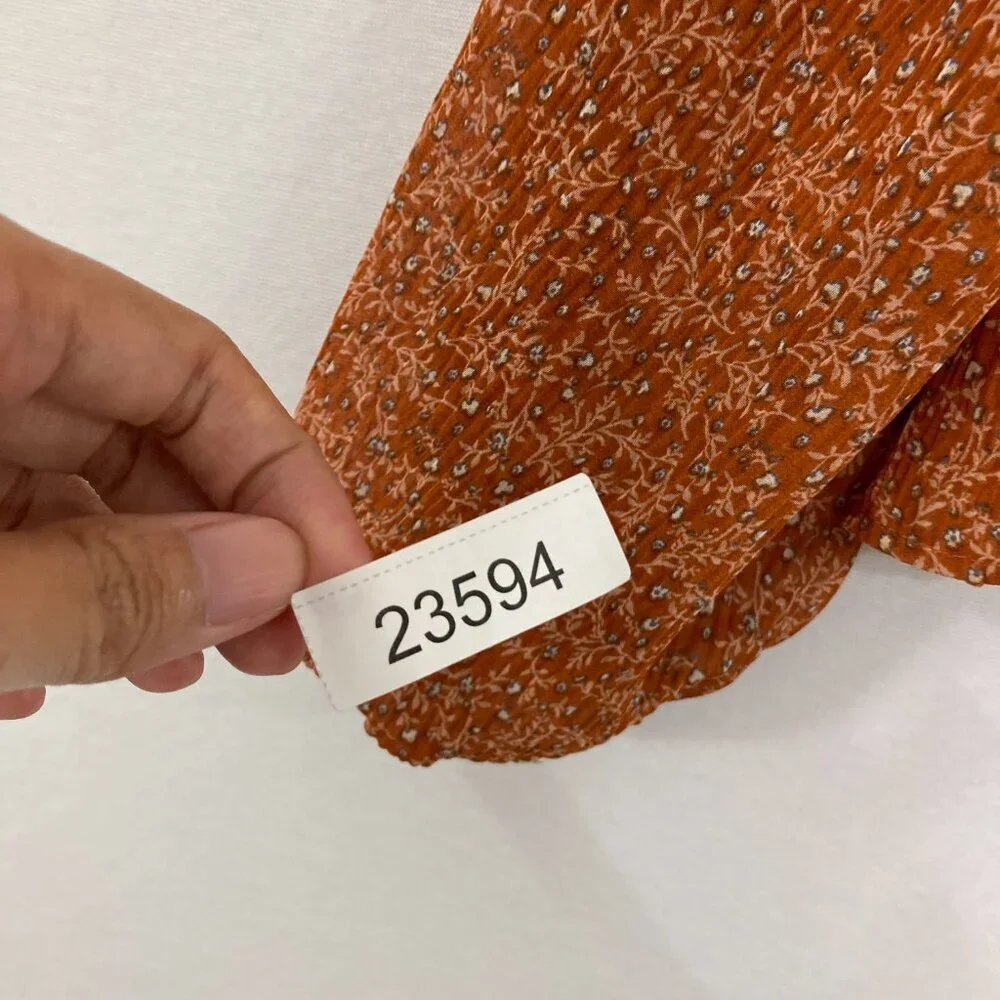 ASTR The‎ Label Small Puff Sleeve Blouse in Ditsy Floral Orange Feminine Elegant
